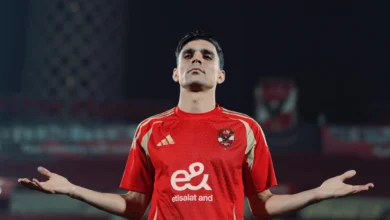 أشرف بن شرقي بقميص الأهلي