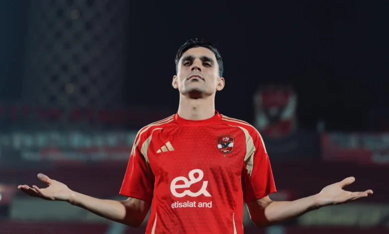أشرف بن شرقي بقميص الأهلي